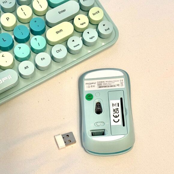 Blue Wireless Typewriter Keyboard and Mouse Set - Picture 4 of 6